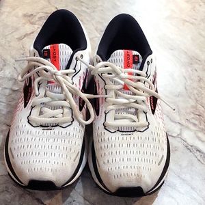 Womens Ghost 13 shoes size 9.5